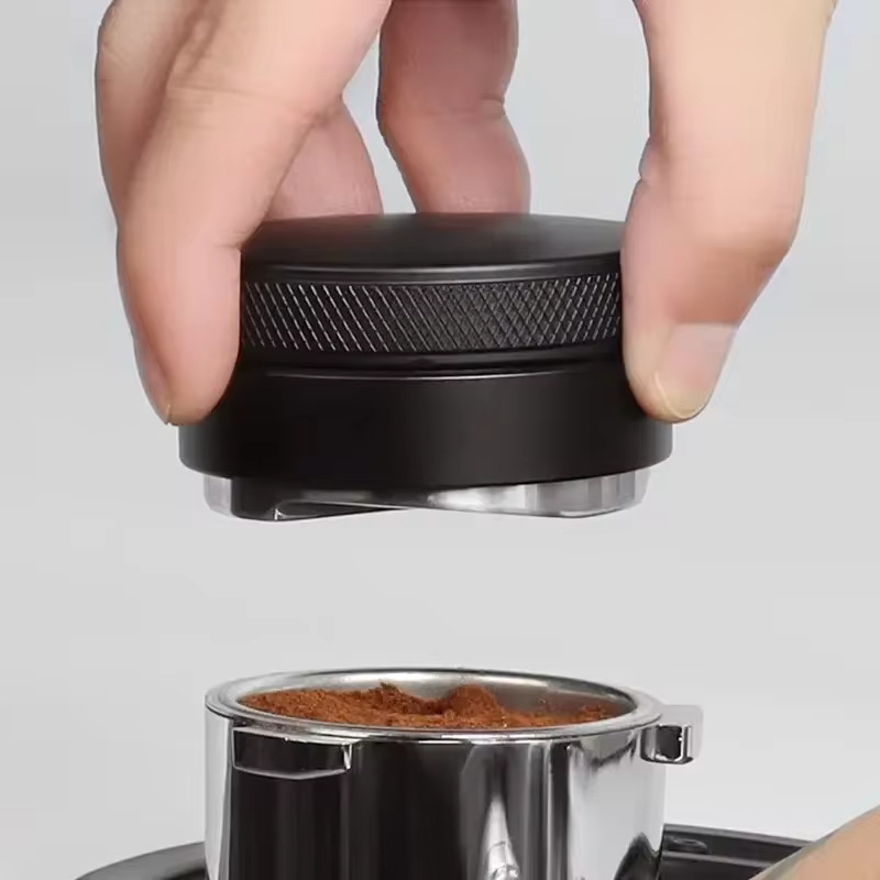 Coffee Tamper Leveler - コーヒーメーカーのエスプレッソ,分配ツール,レベラー,3つの角度付き傾斜面,調整可能な手のひらの改ざん,51mm, 53mm, 58mmのPortafilterに適合