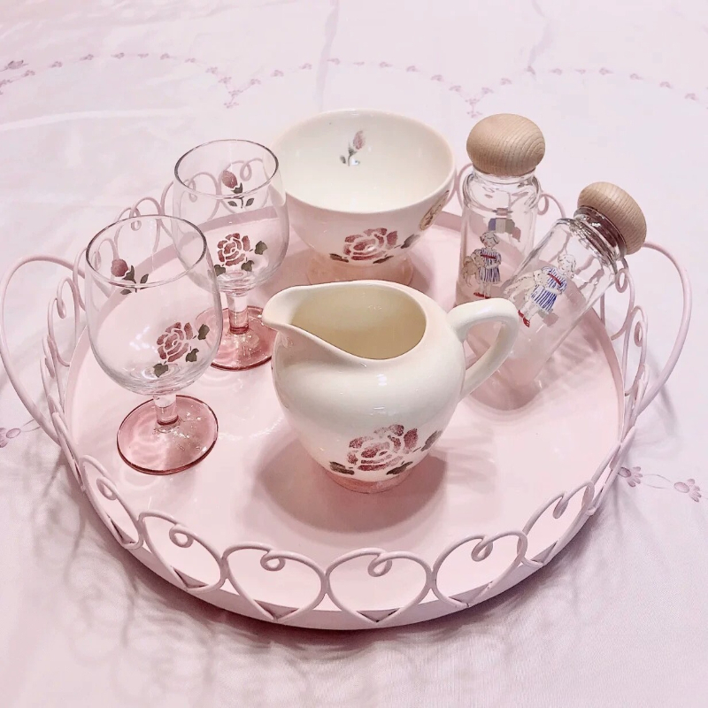 Coffee Tea Love - 北欧風錬鉄製ラウンドラブテーブルウェアトレイ、ホームリビングルーム用クリエイティブティーコーヒーカップ、ガールハートトレイ