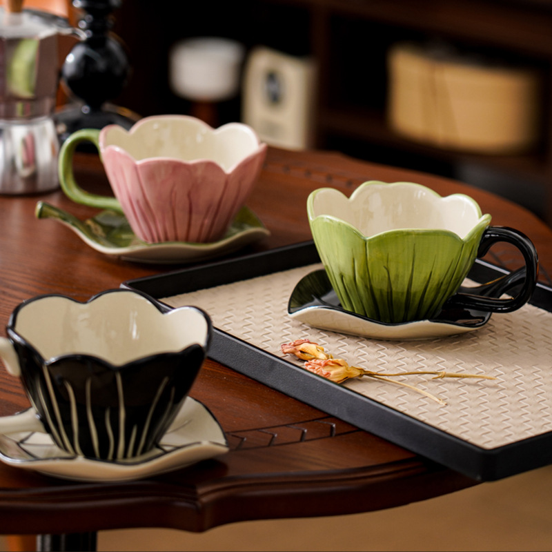 Coffee Tea And Leaf - 不規則な手描きコーヒーカップ皿セット絶妙なオフィスアフタヌーンティーマグファッションフラワーセラミックマグ葉プレートDrinkwar