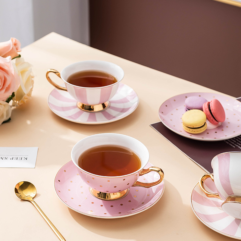セラミックピンクコーヒーマグカップ、ディッシュティーカップ付 - Coffee Tea Flask のレビューと価格