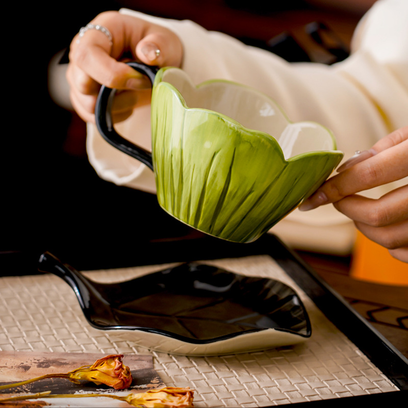 不規則な手描きコーヒーカップ皿セット絶妙なオフィスアフタヌー - Coffee Tea And Leaf のレビューと価格