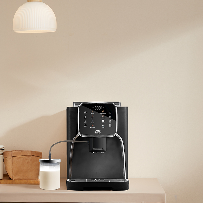 6種類のコーヒードリンクをワンタッチで作る全自動コーヒーメー - Coffee & Tea Restaurant のレビューと価格